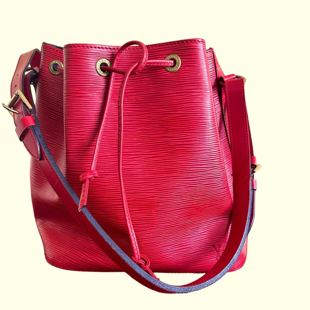 LOUIS VUITTON EPI LEATHER LARGE NOE RED